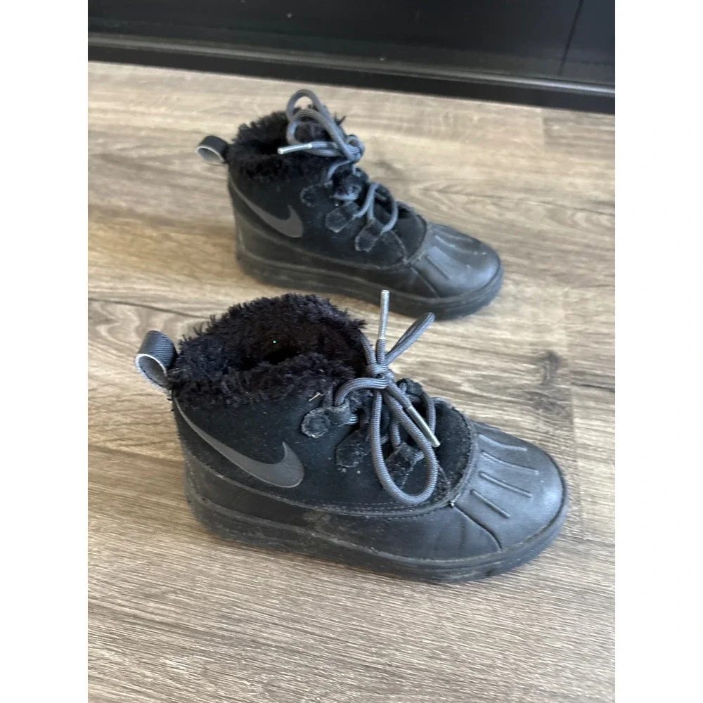 Nike ACG Woodside 2 High Kids Boots Black Faux Fur Lined 524877-001 Size 10C